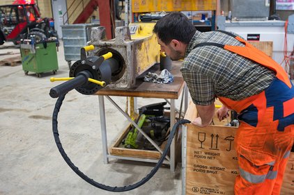 Büchsenziehgerät Hydraulikhammer revidieren, Hydraulikhammer reparieren, Abbauhammer reparieren, Abbauhammer revidieren