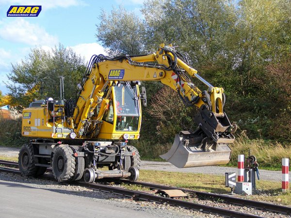 Liebherr A900 mit Bioöl, Liebherr A900 mit Bioöl mieten, Liebherr A900 mit Bioöl mieten Schweiz, Schienenbagger mit Bioöl, Schienenbagger mit Bioöl mieten, Schienenbagger mit Bioöl mieten Schweiz, Liebherr A900 mit Bio Hydrauliköl, Schienenbagger mit Bio Hydrauliköl