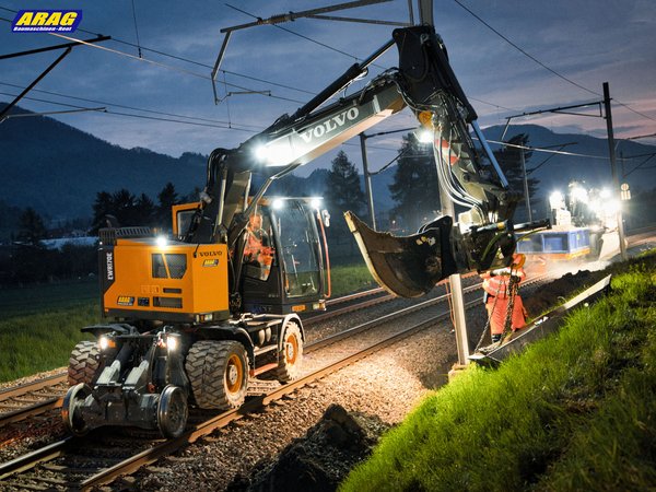 Schienenbagger profilfrei, Volvo Schienenbagger, Volvo Zweiwegebagger, Volvo Zweiwegebagger profilfrei, Zweiwegebagger mieten, Schienenbagger mieten, Volvo Zweiwegebagger mieten, Volvo Schienenbagger mieten, Volvo Zweiwegebagger mit Bioöl, Volvo Zweiwegebagger mieten mit Bioöl
